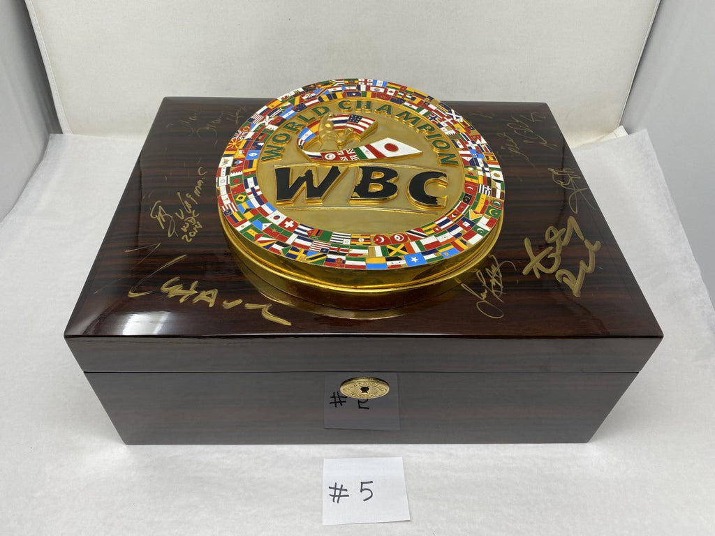 Original Champion Belt WBA Humidor by Daniel Marshall - 165 cigars
