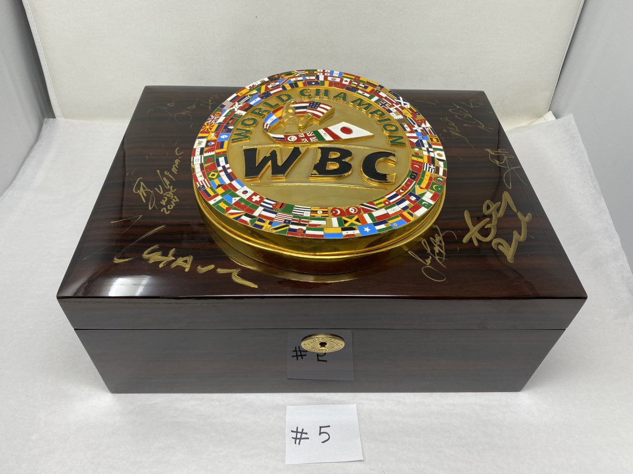 Original Champion Belt WBA Humidor by Daniel Marshall - 165 cigars