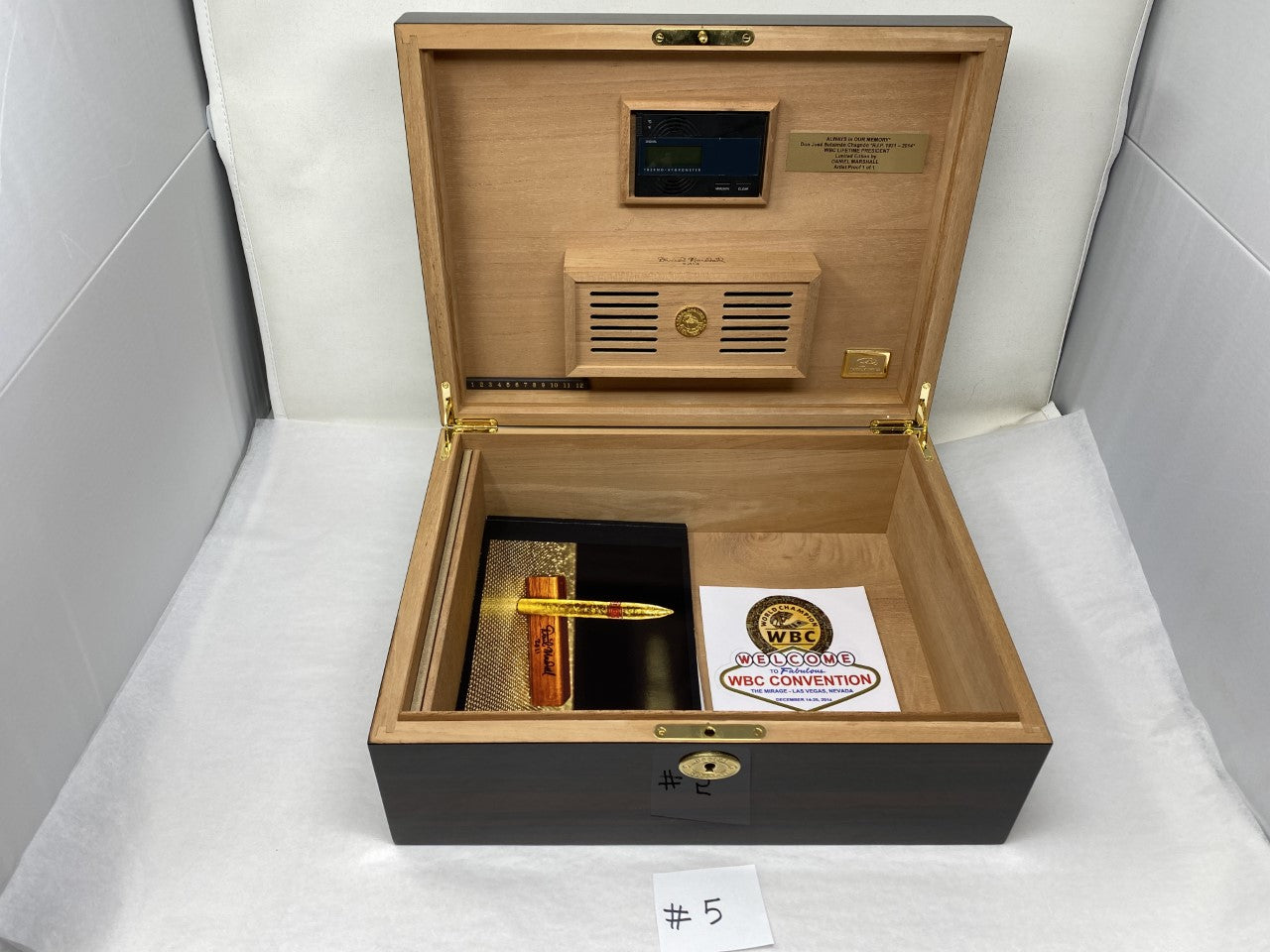 Original Champion Belt WBA Humidor by Daniel Marshall - 165 cigars