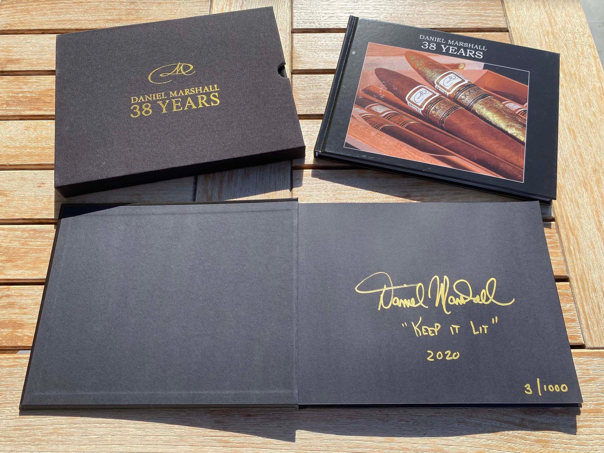Original Champion Belt WBA Humidor by Daniel Marshall - 165 cigars